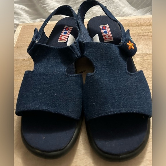 VTG American Sweetheart Dark Denim Sandals Flats Embroidered Pink Roses Size 8.5 - Picture 4 of 8